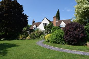 Old Luxters Farmhoue B&B Gardens